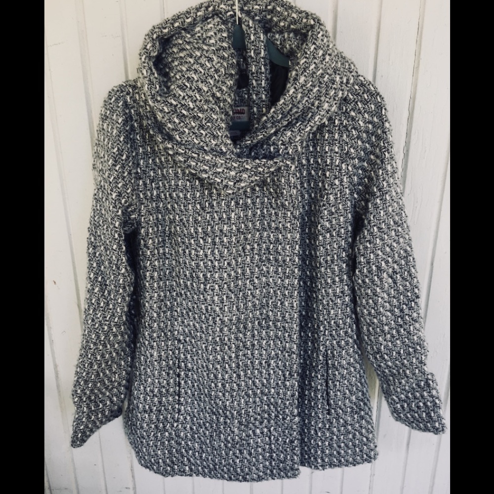 NEW Beautiful coat by MOSSIMO NEW